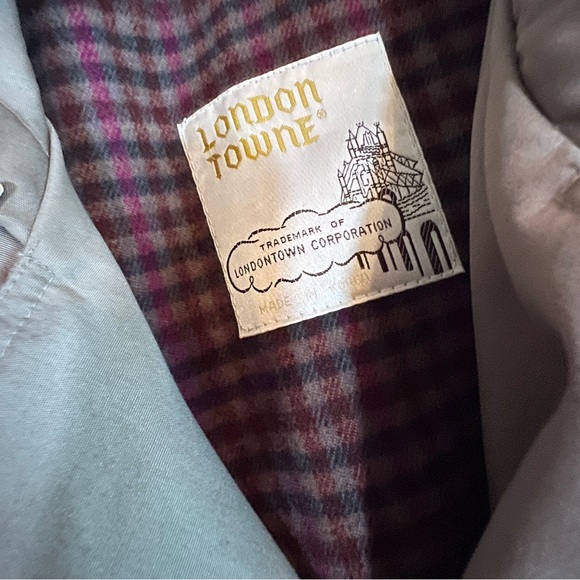 London Fog Vintage Tan Trench Coat With Zip Liner - Picture 10 of 17